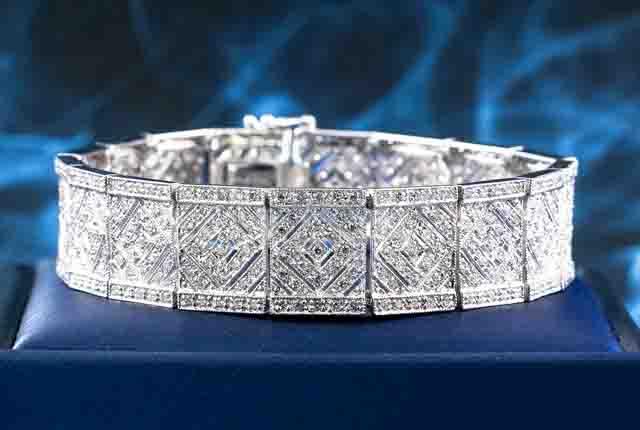 Trusted fine jewellery auctioneers since 1995