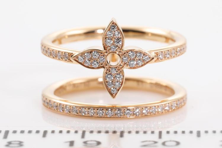 Sold at Auction: Louis Vuitton IDYLLE BLOSSOM XL DOUBLE RING, 3 GOLDS AND  DIAMONDS