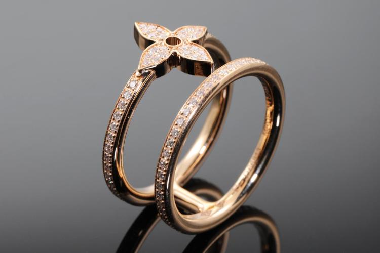 Sold at Auction: Louis Vuitton IDYLLE BLOSSOM XL DOUBLE RING, 3 GOLDS AND  DIAMONDS