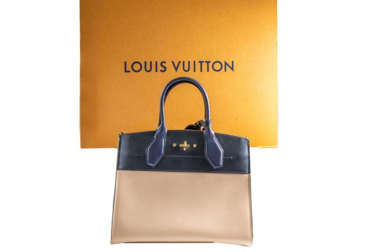 At Auction: Louis Vuitton, LOUIS VUITTON Handtasche CITY STEAMER