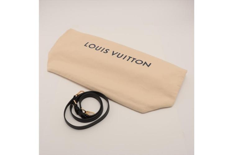 M54663 Louis Vuitton Taurillon Capucines MM-Black